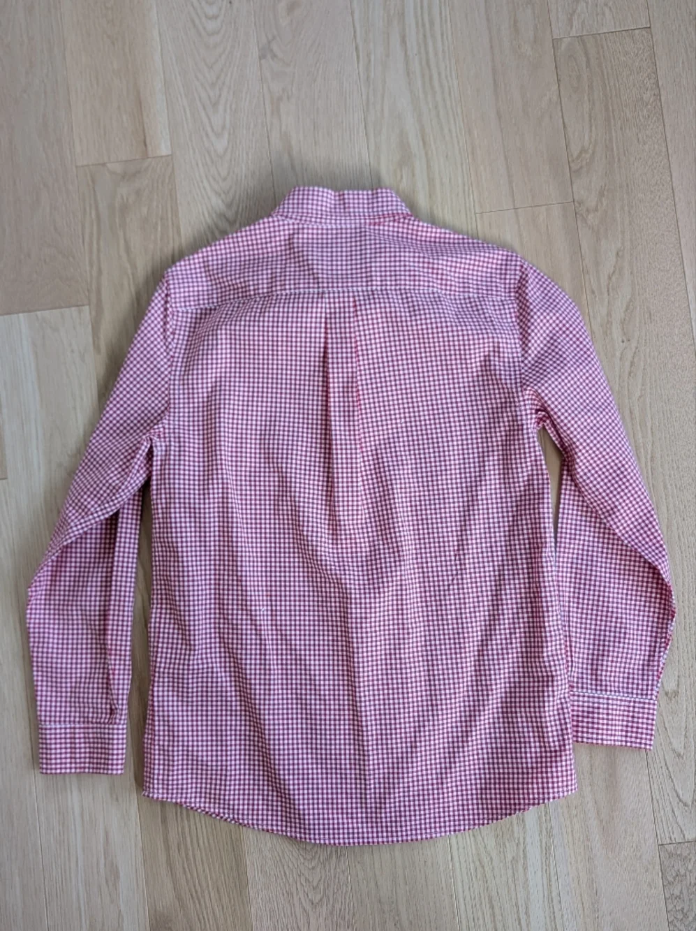 Vineyard Vines Red Gingham Button-Down Whale Shirt Boys Size M (12-14)